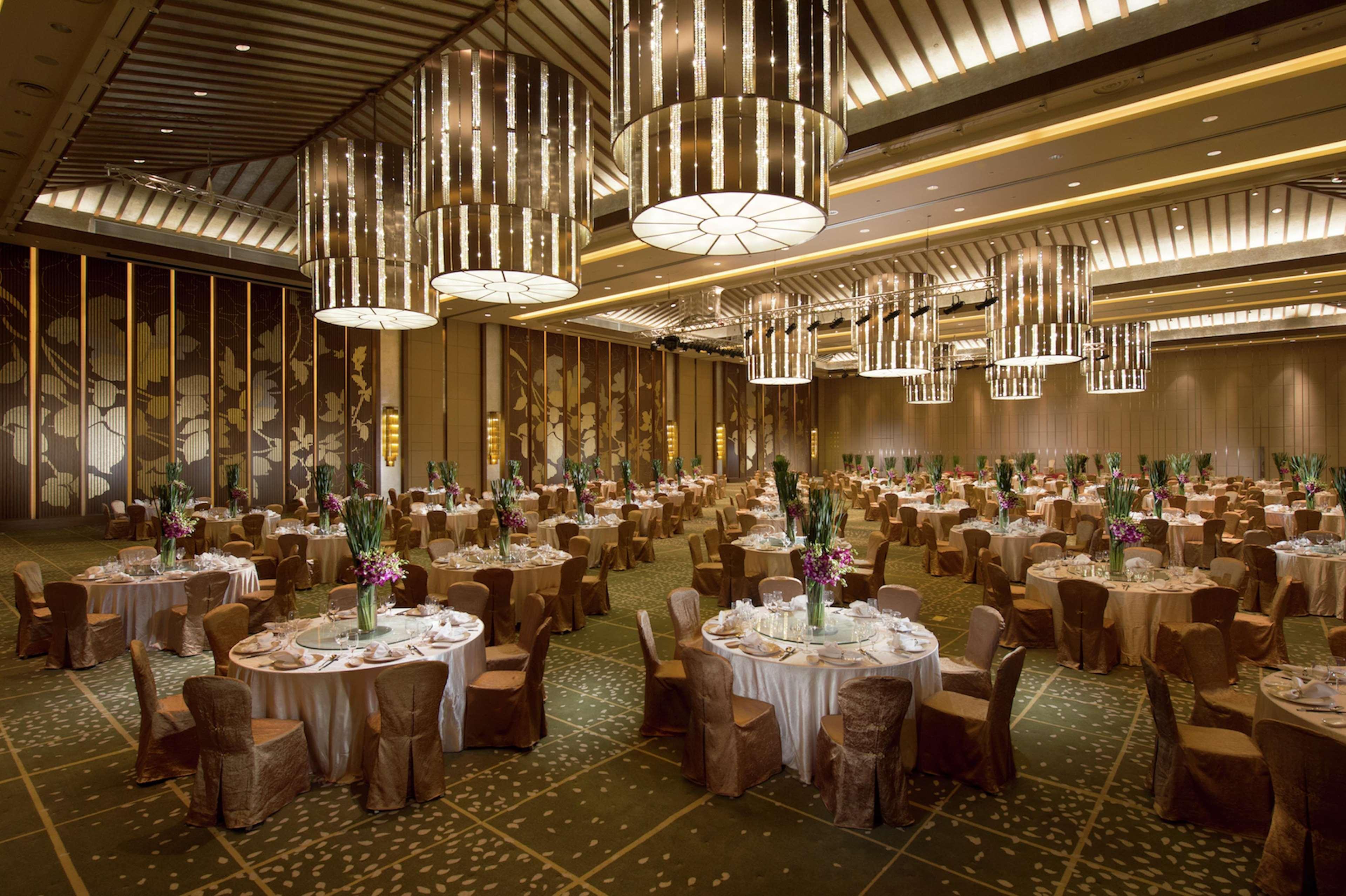 Hilton Wuhan Optics Valley Exterior photo