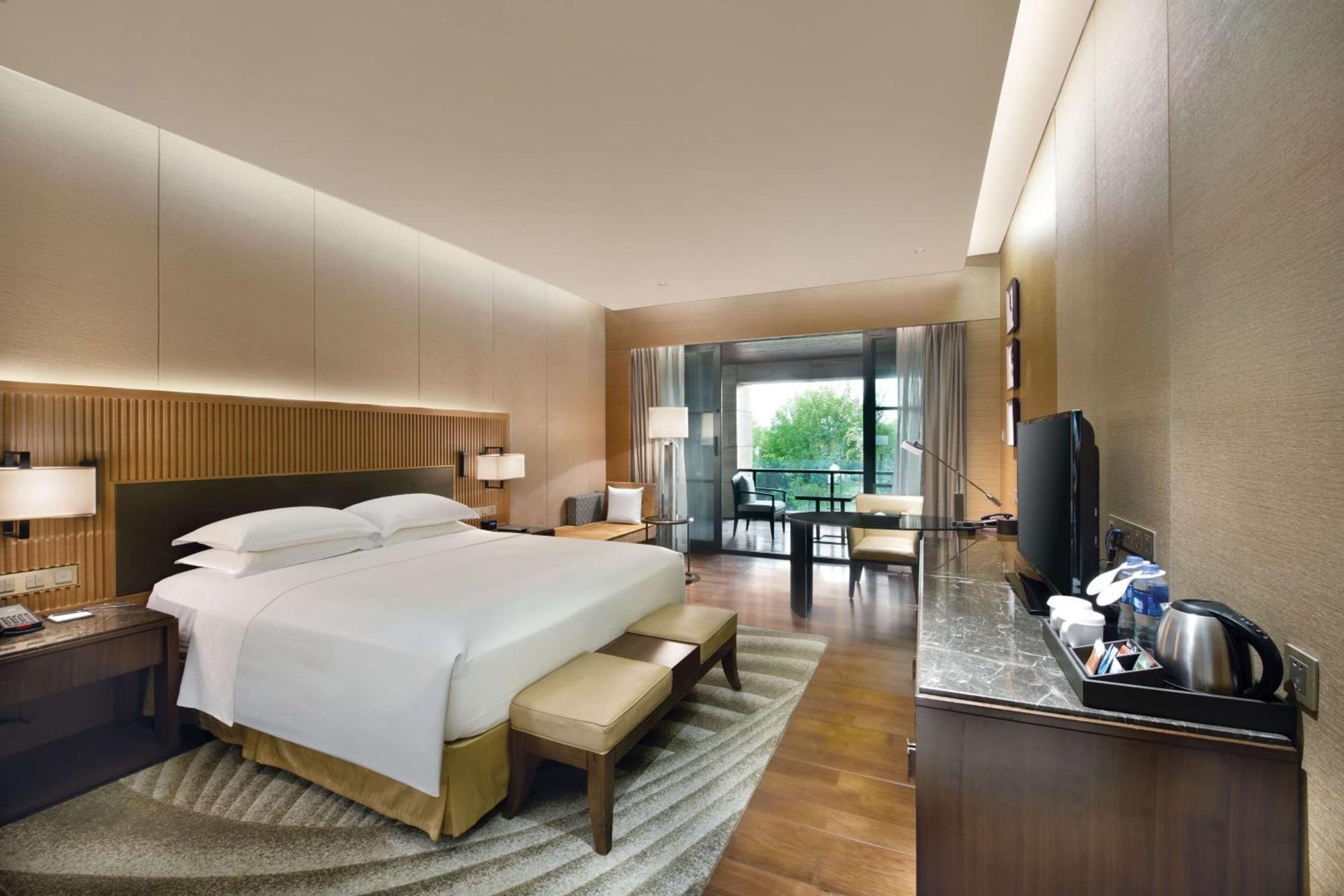 Hilton Wuhan Optics Valley Exterior photo