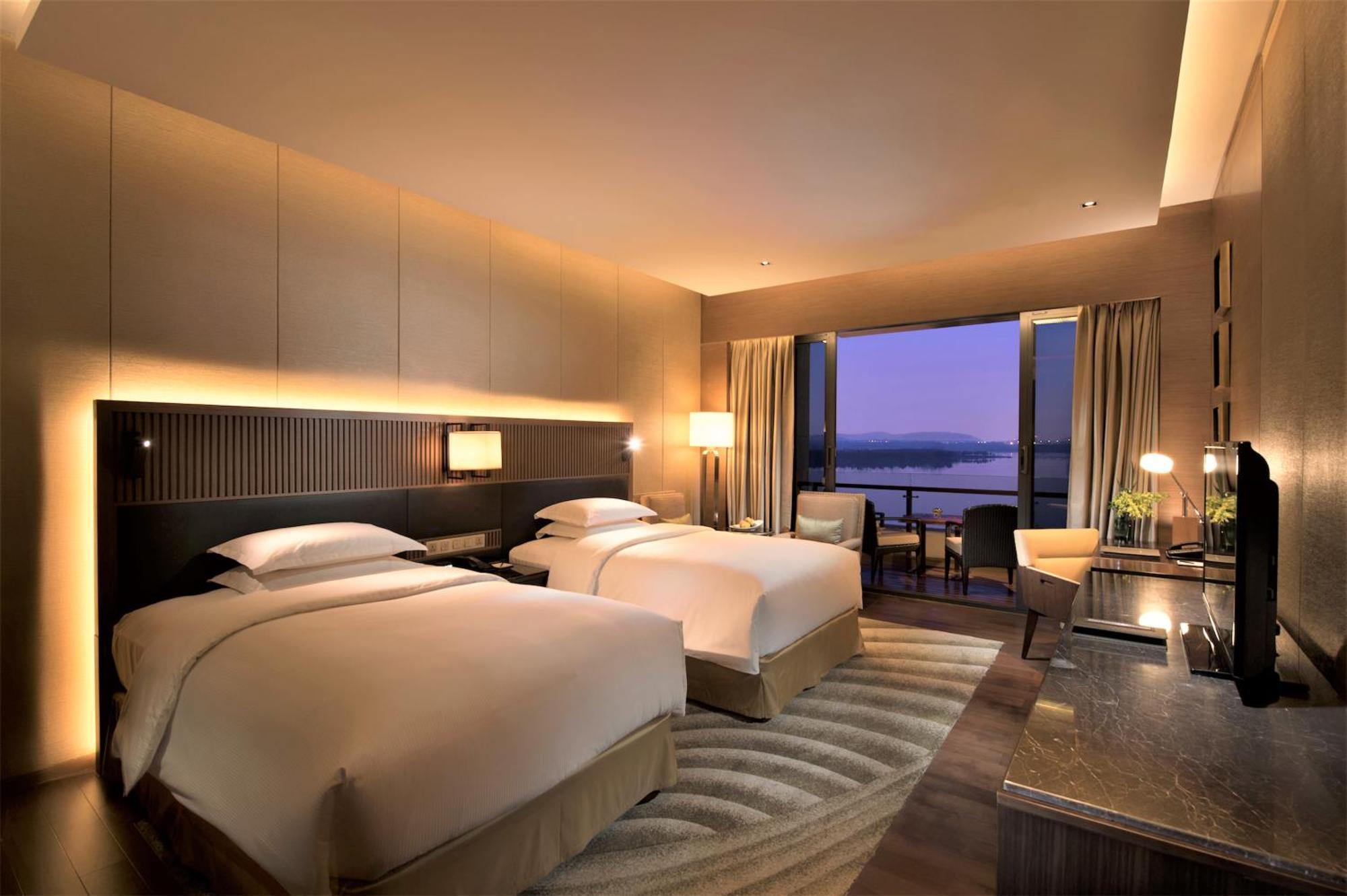 Hilton Wuhan Optics Valley Exterior photo