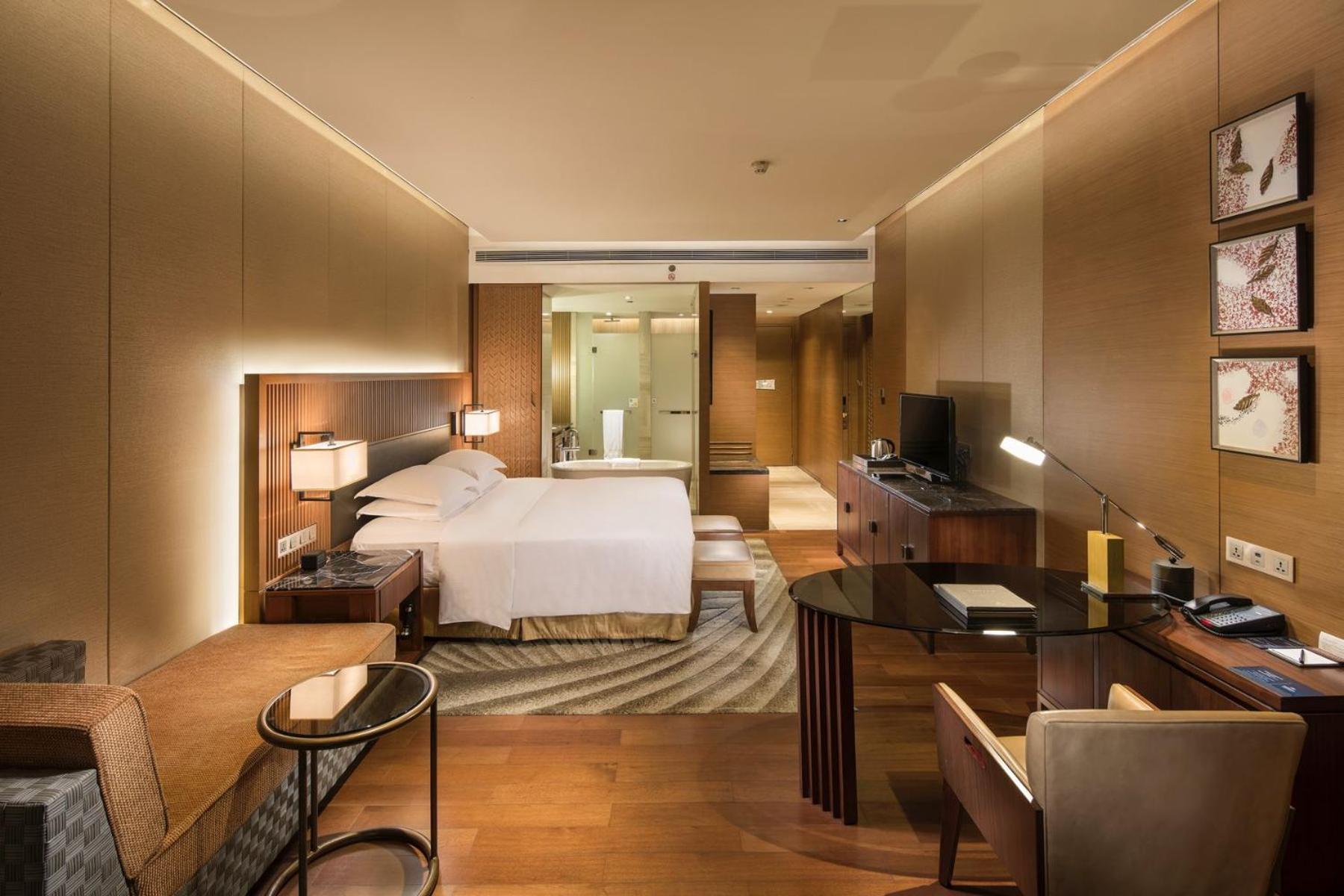 Hilton Wuhan Optics Valley Exterior photo