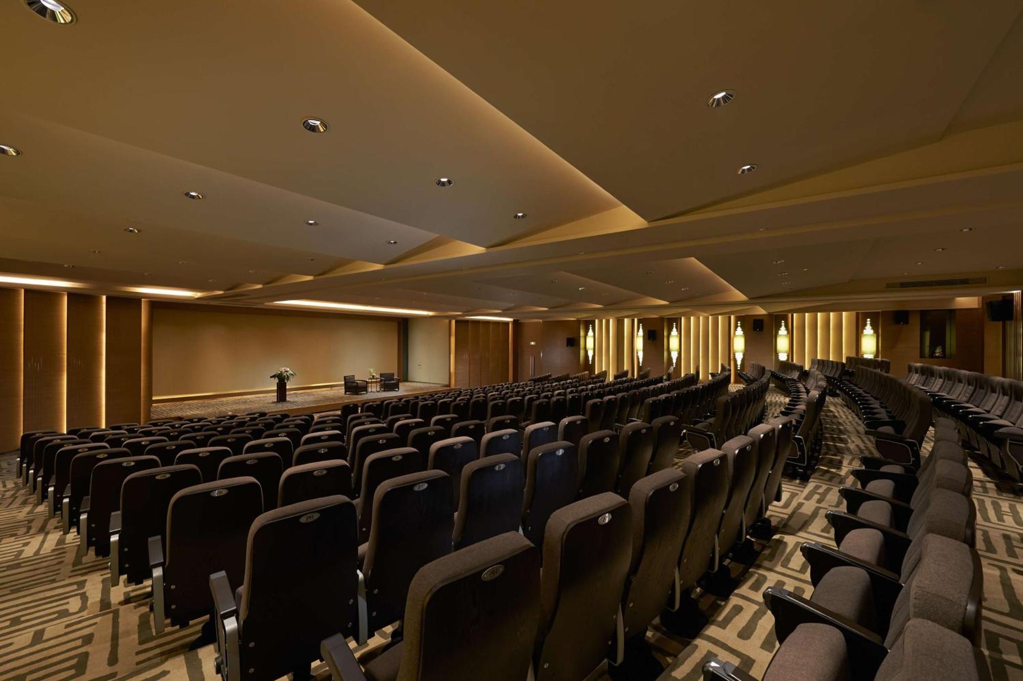 Hilton Wuhan Optics Valley Exterior photo