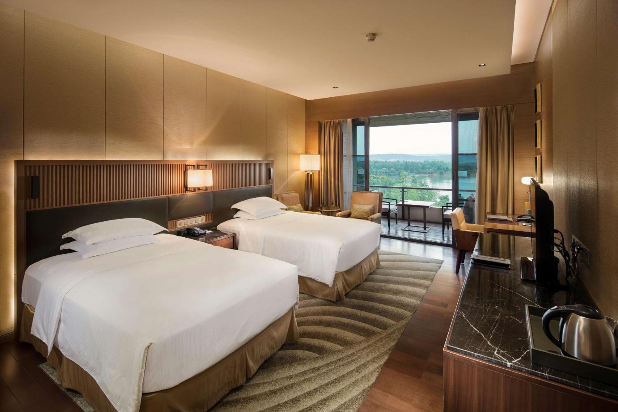 Hilton Wuhan Optics Valley Exterior photo