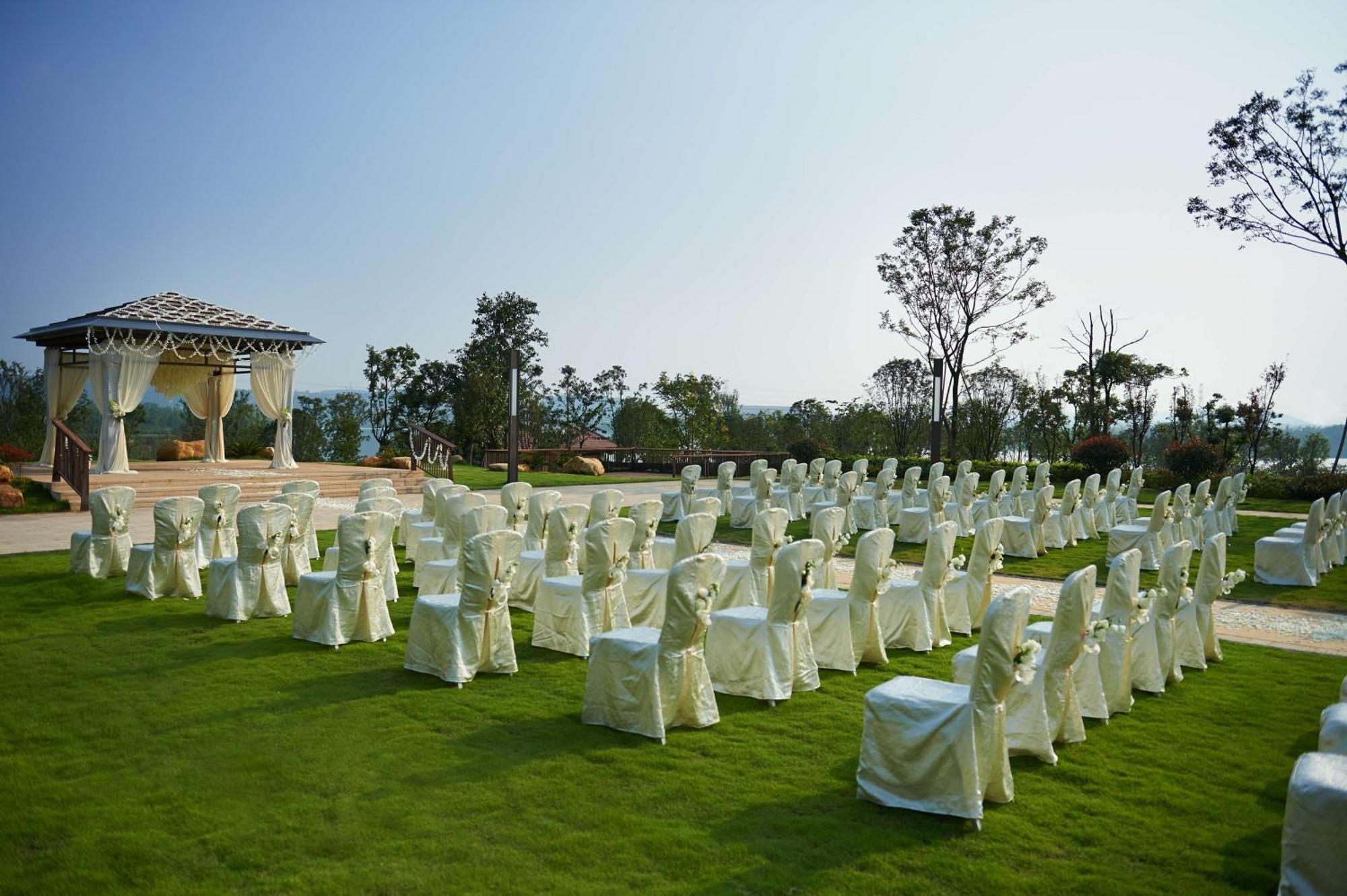 Hilton Wuhan Optics Valley Exterior photo